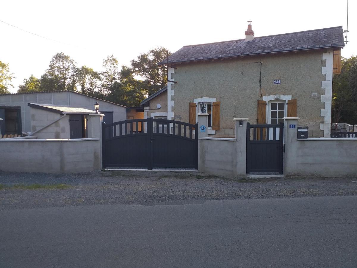 Le Petit Pays Apartamento Montgivray Exterior foto